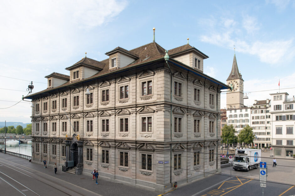Das Rathaus in Zürich ob der Limmat